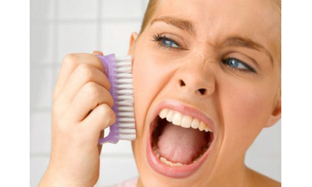 如何判断脸上是否堆积过多老废角质？